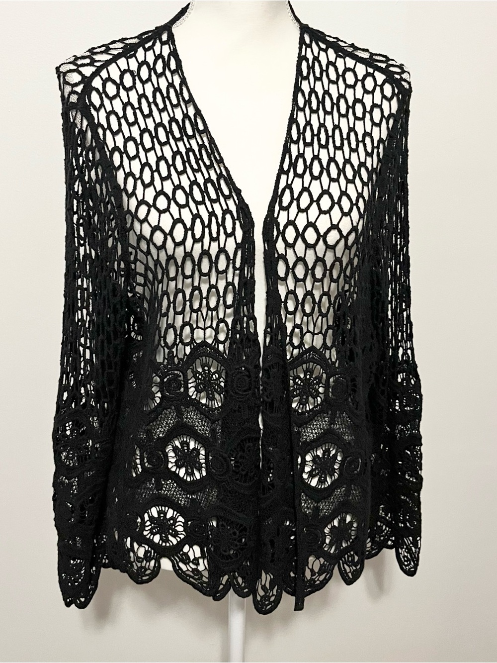 Forever 21 Black Open Front Crochet Cardigan Coverup. Scallop Accents.
One Size